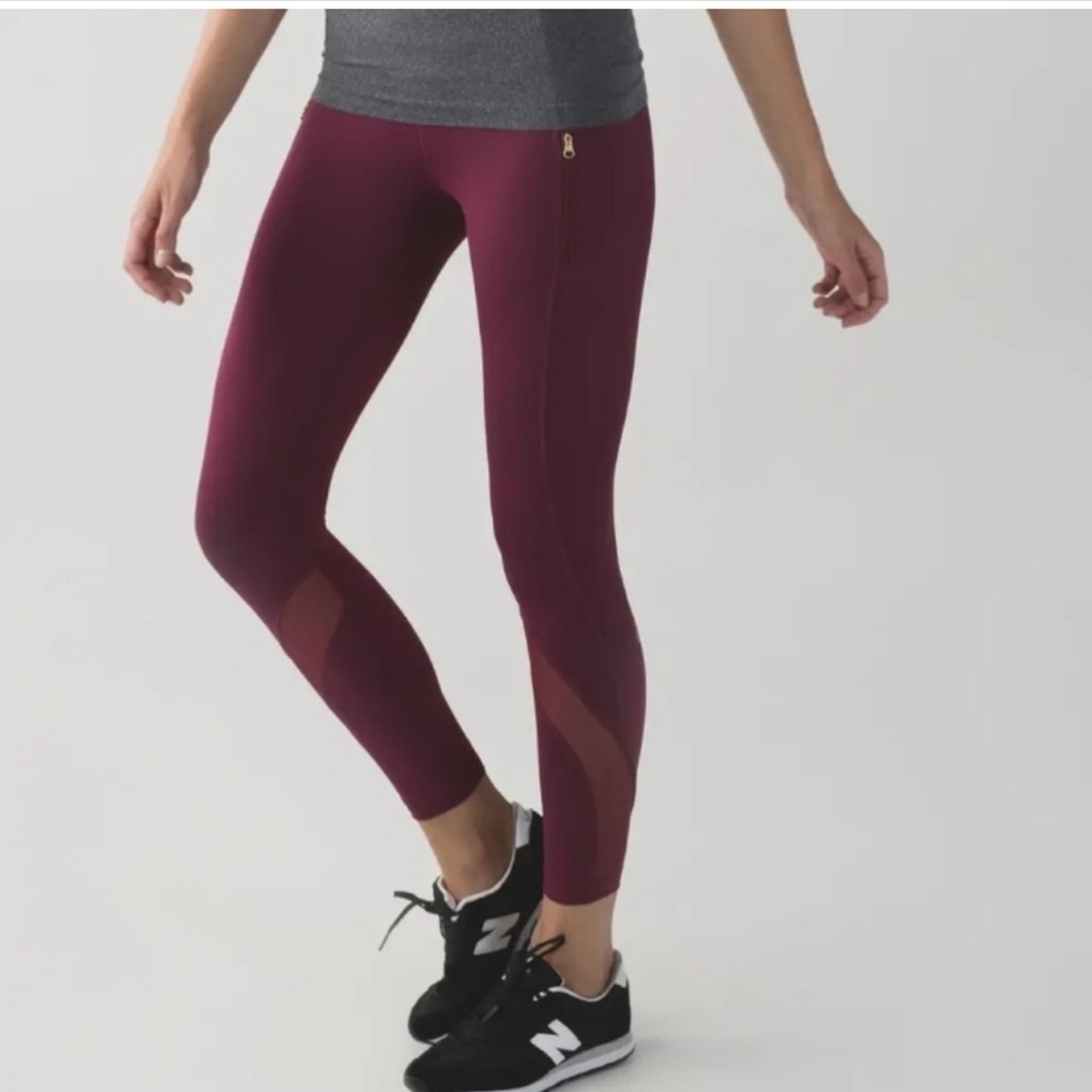 Lululemon 7/8 Inspire tight legging with zip and mesh accents